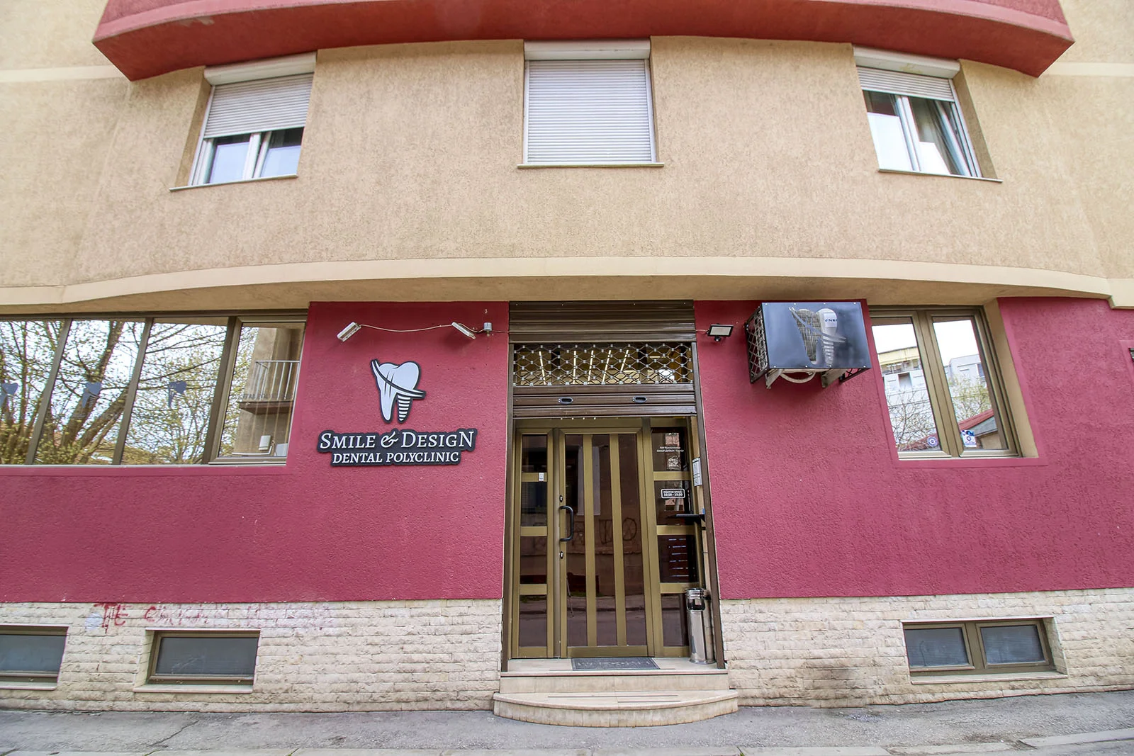 Smile & DesigN exterior view